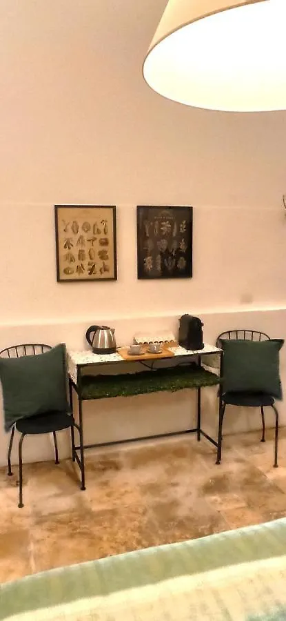 Little Green Home 巴里 0*,  意大利